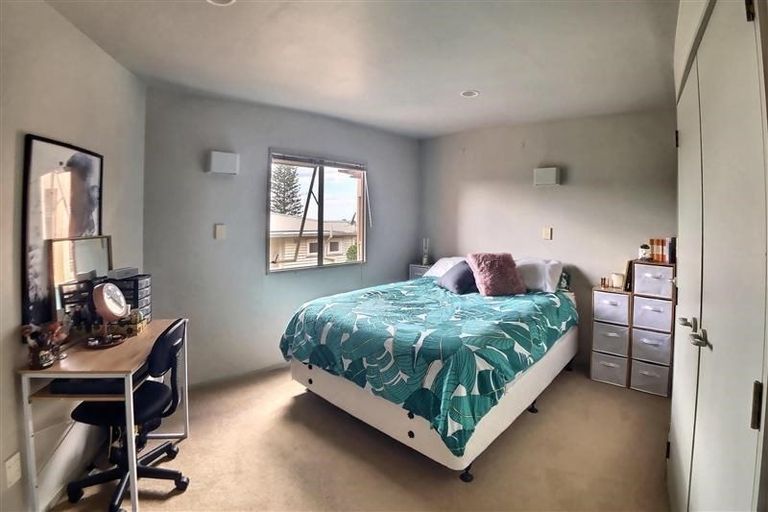 Photo of property in 2/55 East Coast Road, Milford, Auckland, 0620