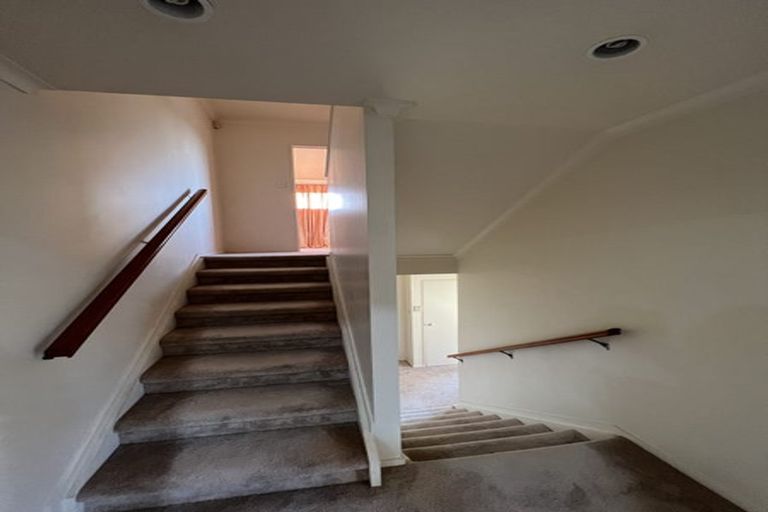 Photo of property in 2/50 Bond Crescent, Forrest Hill, Auckland, 0620