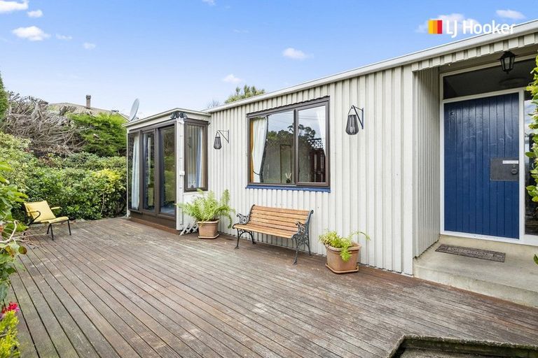 Photo of property in 122 Larnach Road, Vauxhall, Dunedin, 9013