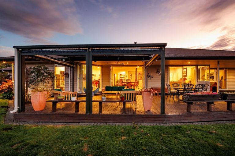 Photo of property in 71 Polson Hill Drive, Aokautere, Palmerston North, 4471