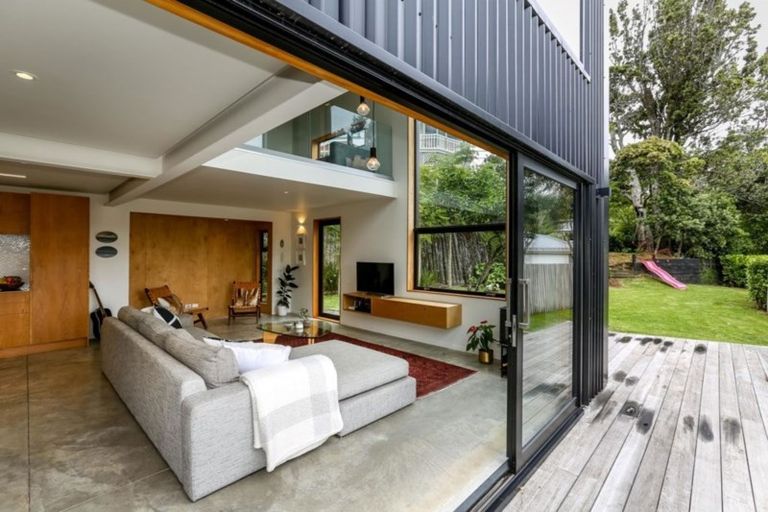 Photo of property in 76 Cutfield Road, New Plymouth, 4310