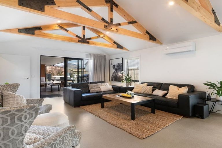 Photo of property in 15 Leicester Street, Jacks Point, 9371