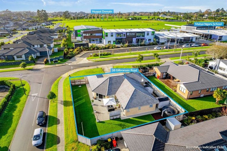 Photo of property in 38 Gilbransen Road, Kumeu, 0810