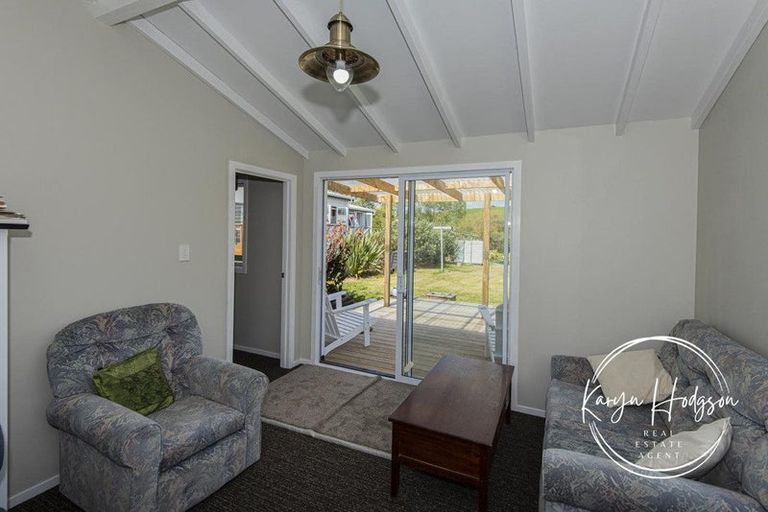 Photo of property in 46 Whakapirau Road, Maungaturoto, 0583