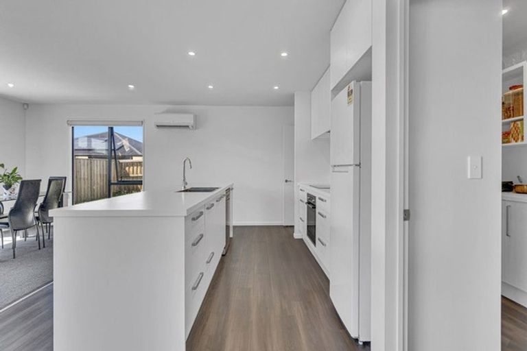 Photo of property in 132 Shillingford Boulevard, Rolleston, 7615