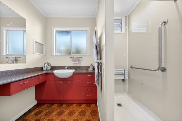 Photo of property in 30 Victoria Street, Carterton, 5713