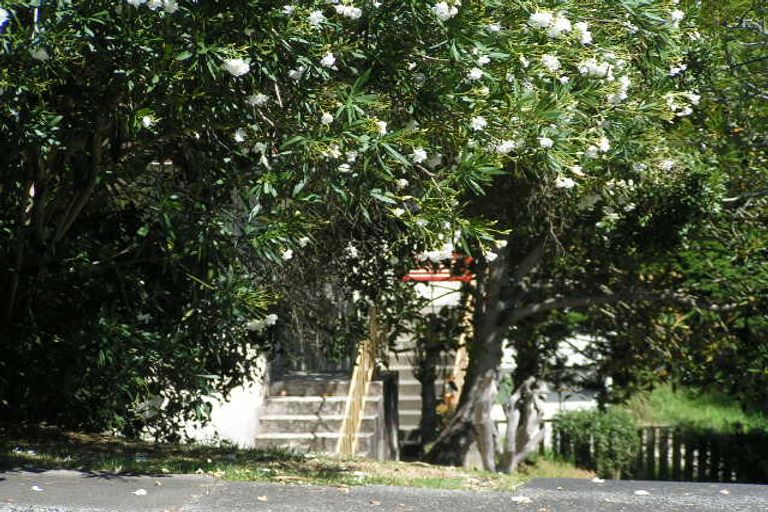 Photo of property in 1/12 Lake Road, Northcote, Auckland, 0627