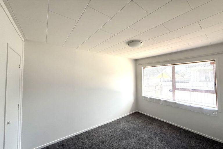 Photo of property in 2/47 Zita Maria Drive, Massey, Auckland, 0614