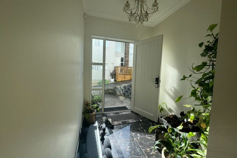 Photo of property in 517 East Coast Road, Murrays Bay, Auckland, 0630