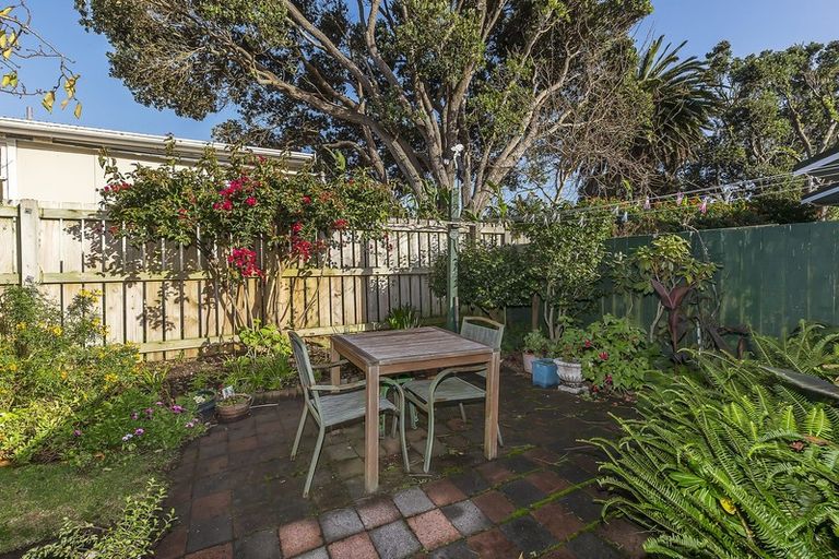 Photo of property in 7a Whitehouse Road, Titahi Bay, Porirua, 5022