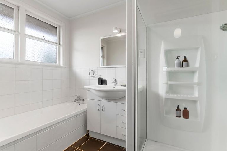 Photo of property in 120 Gossamer Drive, Pakuranga Heights, Auckland, 2010