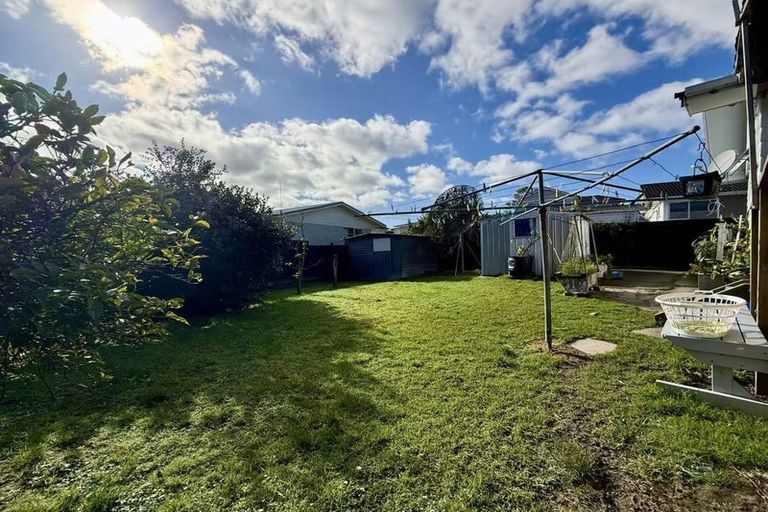 Photo of property in 38 Larissa Avenue, Henderson, Auckland, 0610