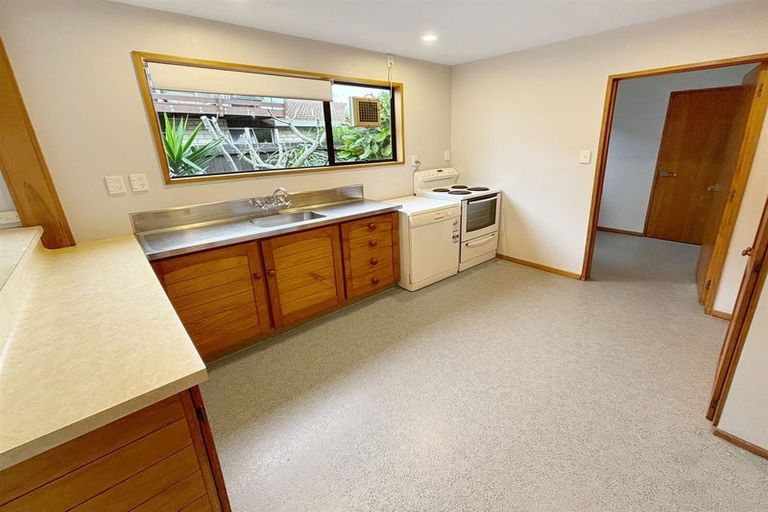 Photo of property in 2/61 Beachville Road, Redcliffs, Christchurch, 8081