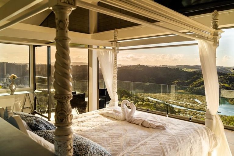 Photo of property in 83 Jervis Road, Waiwera, Orewa, 0994