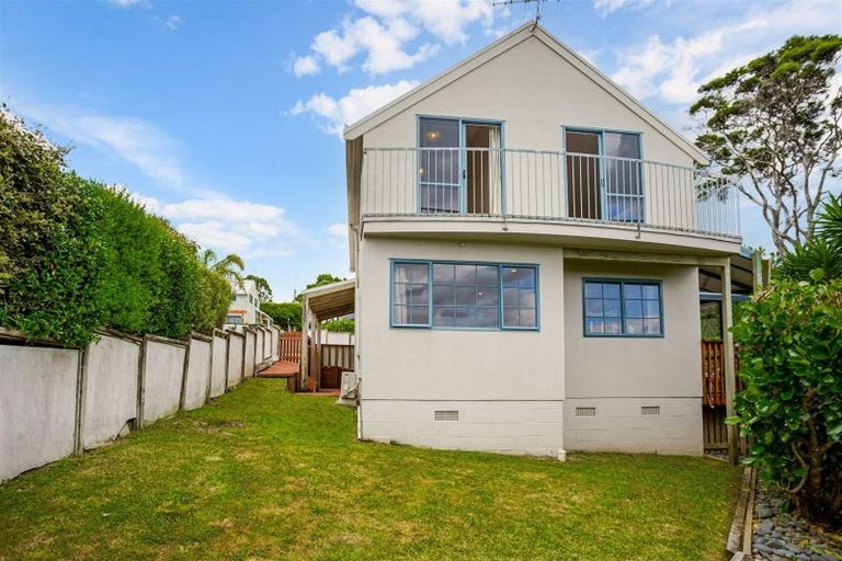 Photo of property in 8/485 Don Buck Road, Massey, Auckland, 0614