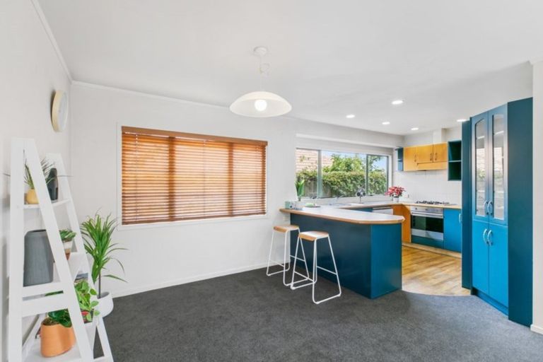 Photo of property in 2/6 Pat O'connor Place, Manurewa, Auckland, 2105