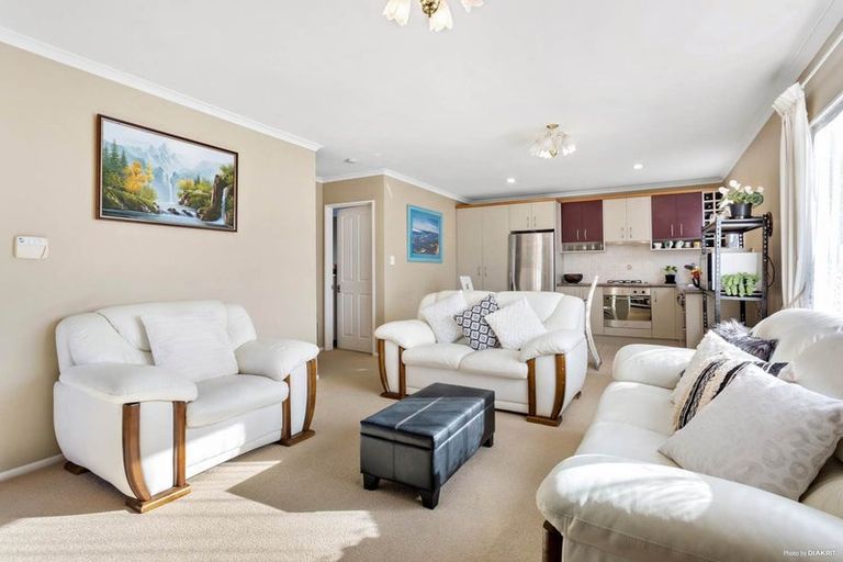 Photo of property in 18 Maidstone Place, Oteha, Auckland, 0632