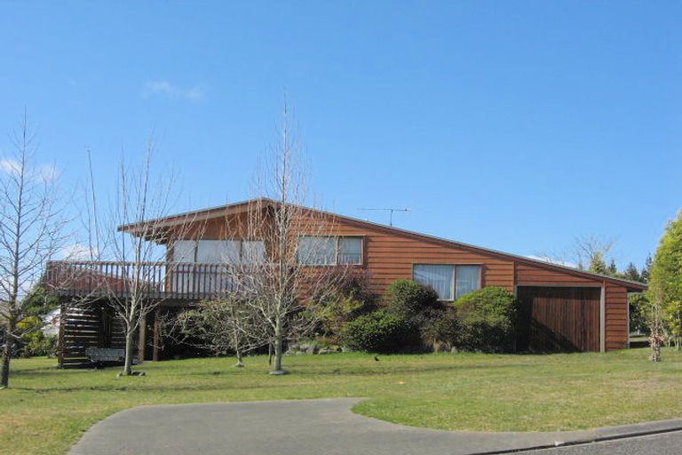 Photo of property in 16 Asher Avenue, Motuoapa, 3382