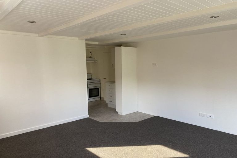 Photo of property in 14 Warner Place, Heathcote Valley, Christchurch, 8022