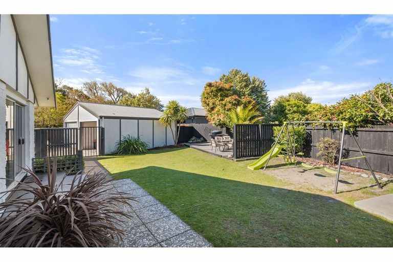 Photo of property in 2/50 Valecrest Avenue, Parklands, Christchurch, 8083