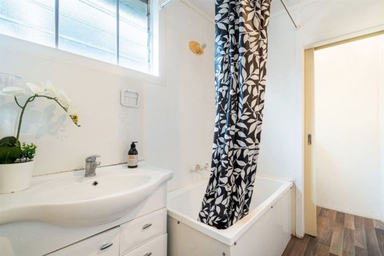 Photo of property in 1/34 Drome View Place, Beach Haven, Auckland, 0626