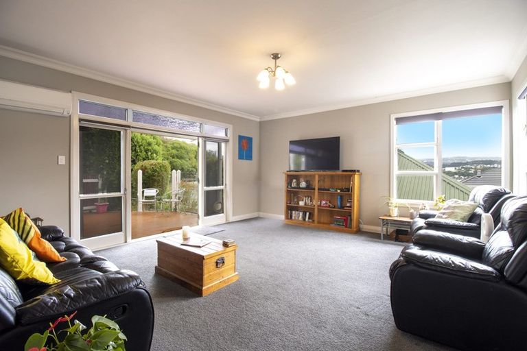 Photo of property in 6 Aranui Street, Maupuia, Wellington, 6022