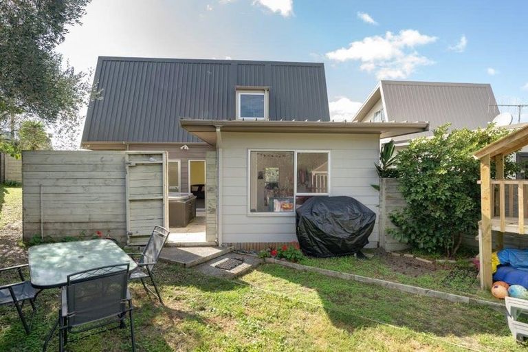Photo of property in 144 Karewa Parade, Papamoa Beach, Papamoa, 3118