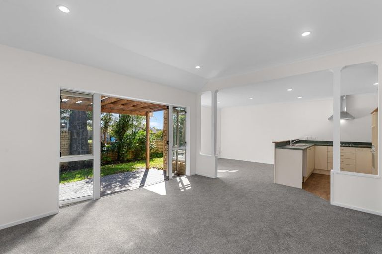 Photo of property in 3 Regents Park Place, Westgate, Auckland, 0614