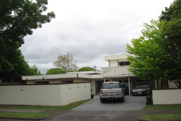 Photo of property in 74 Walter Strevens Drive, Conifer Grove, Takanini, 2112