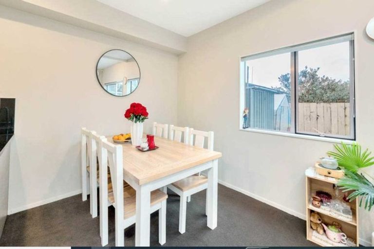 Photo of property in 6/45a Swanson Road, Henderson, Auckland, 0610