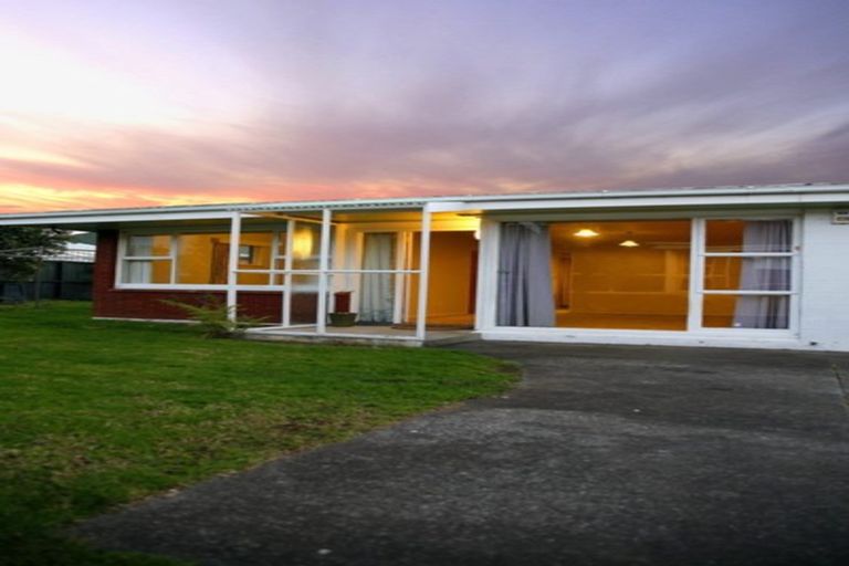 Photo of property in 2/55 Orams Road, Hillpark, Auckland, 2102