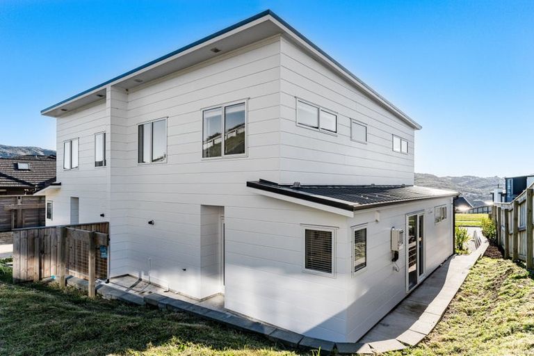 Photo of property in 115a Queen Charlotte Drive, Aotea, Porirua, 5024