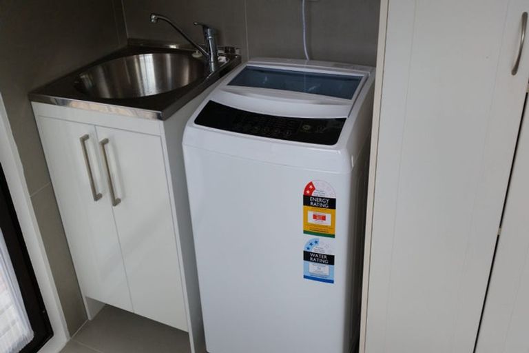 Photo of property in 22 Sarah Place, Farm Cove, Auckland, 2012