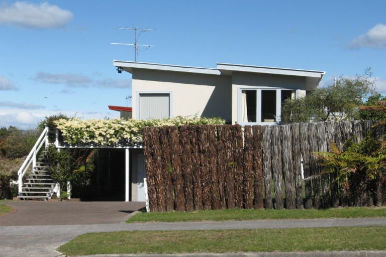 Photo of property in 13 Besley Place, Acacia Bay, Taupo, 3330