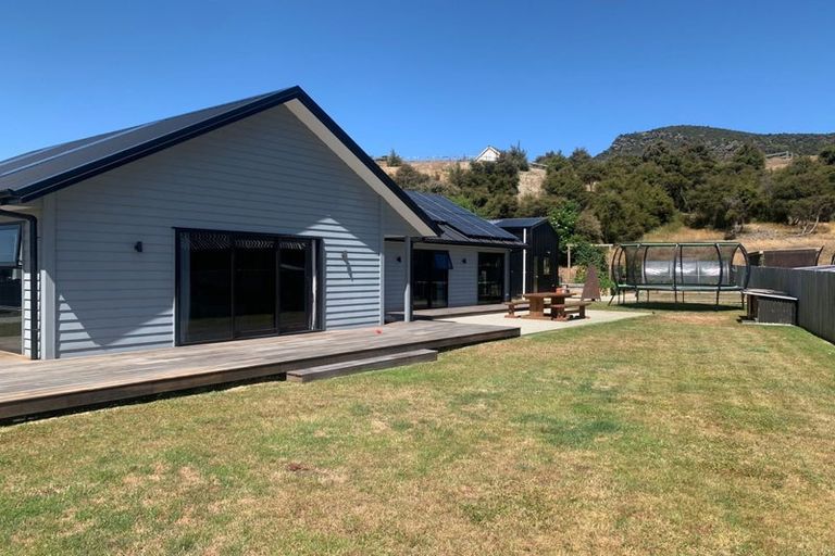 Photo of property in 39 Kingfisher Crescent, Albert Town, Wanaka, 9305