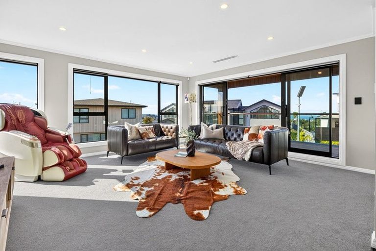 Photo of property in 1 Taku Close, Long Bay, Auckland, 0630