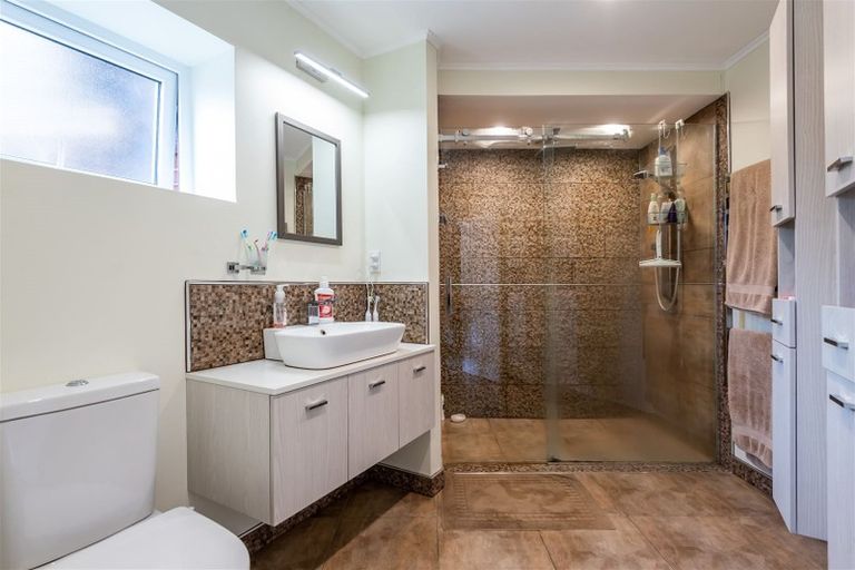 Photo of property in 44 Trelawn Place, Cockle Bay, Auckland, 2014