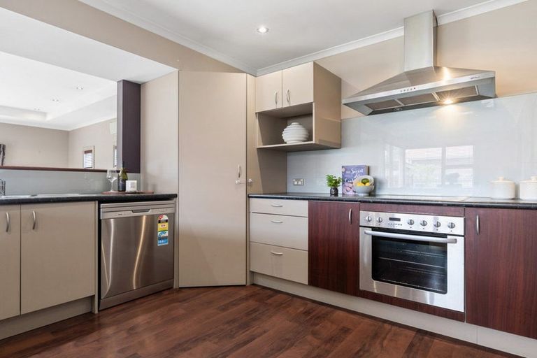 Photo of property in 33 Wingate Street, Redwood, Christchurch, 8051