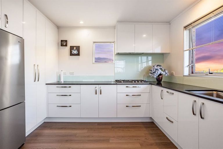 Photo of property in 176 Royal Road, Massey, Auckland, 0614