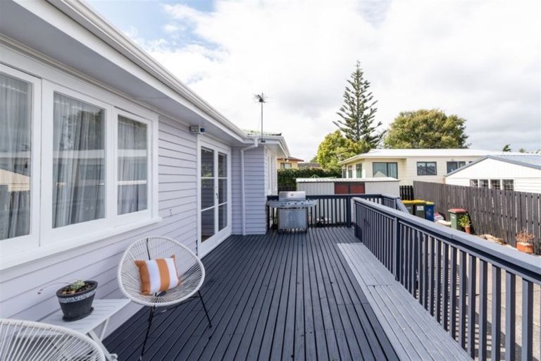 Photo of property in 23a Riserra Drive, Ranui, Auckland, 0612
