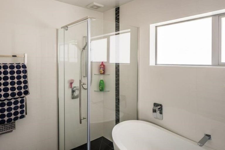 Photo of property in 202 Westchester Drive, Churton Park, Wellington, 6037