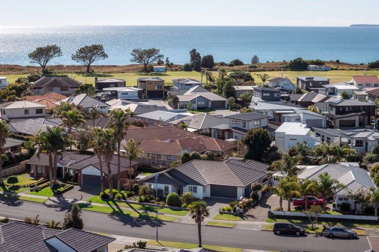 Photo of property in 37 Santa Monica Drive, Papamoa Beach, Papamoa, 3118