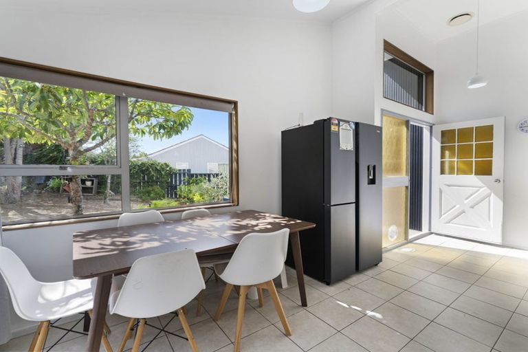 Photo of property in 2/39c Coronation Road, Hillcrest, Auckland, 0627