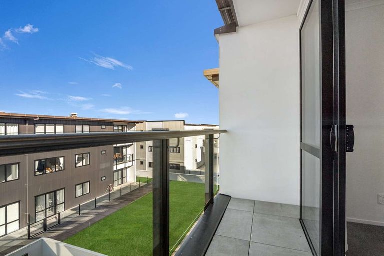 Photo of property in 17/11 Carlos Drive, Flat Bush, Auckland, 2016