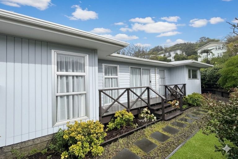Photo of property in 142a Newlands Road, Newlands, Wellington, 6037