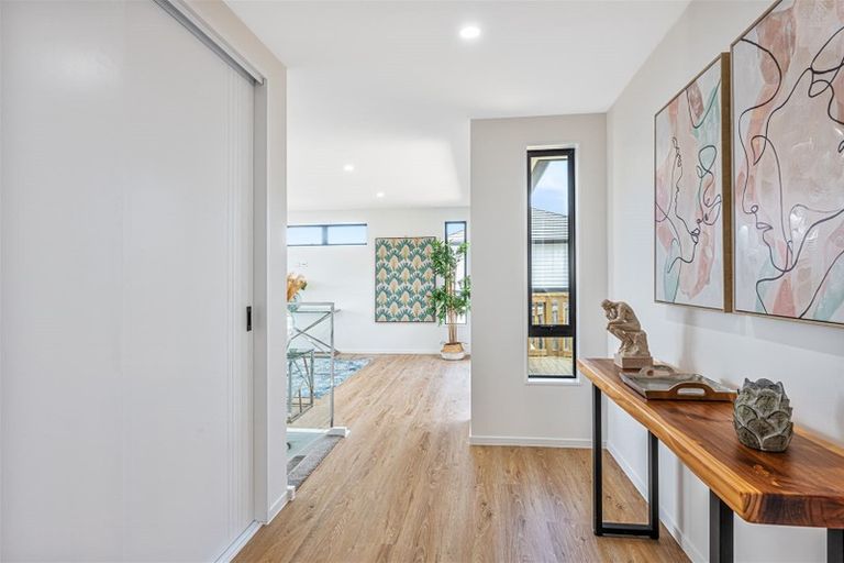 Photo of property in 5 Shibata Rise, Ranui, Auckland, 0612