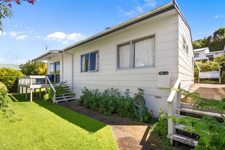 Photo of property in 15 Pokapu Place, Bethlehem, Tauranga, 3110