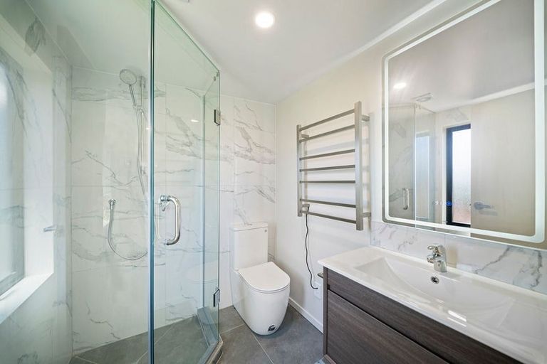 Photo of property in 9/2 Nikau Street, New Lynn, Auckland, 0600