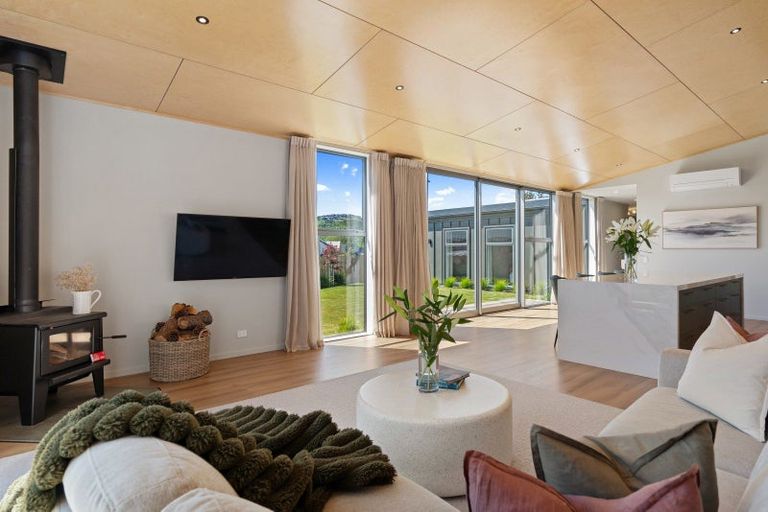 Photo of property in 13 Barnfields Close, Halswell, Christchurch, 8025