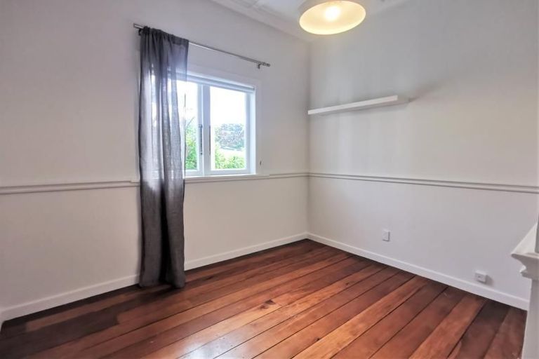 Photo of property in 46 Colonial Road, Birkenhead, Auckland, 0626